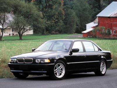 Автостекла BMW 7 E38 c установкой в Москве